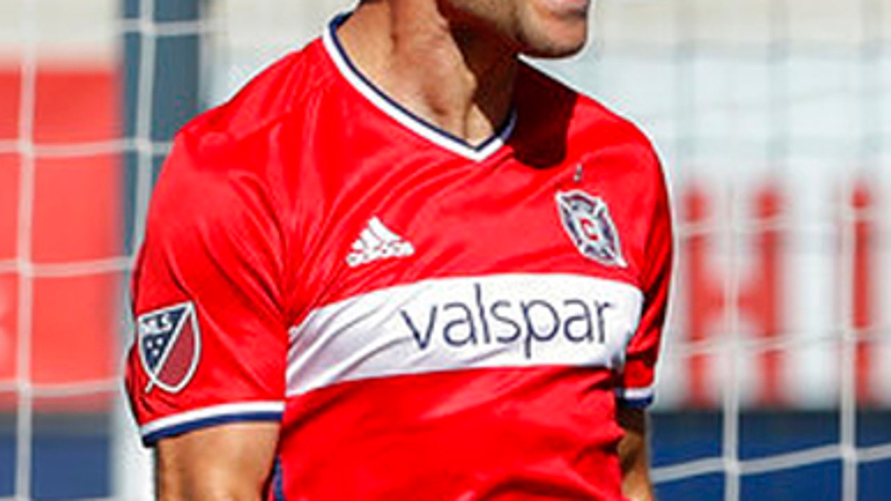 Nemanja Nikolic makes himself at home in Chicago